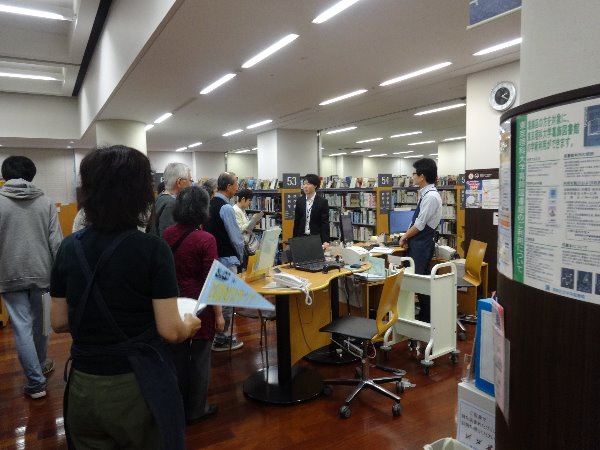図書館見学ツアー写真